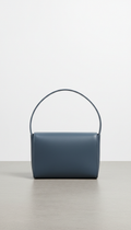 Bolso cruzado azul pizarra minimalista